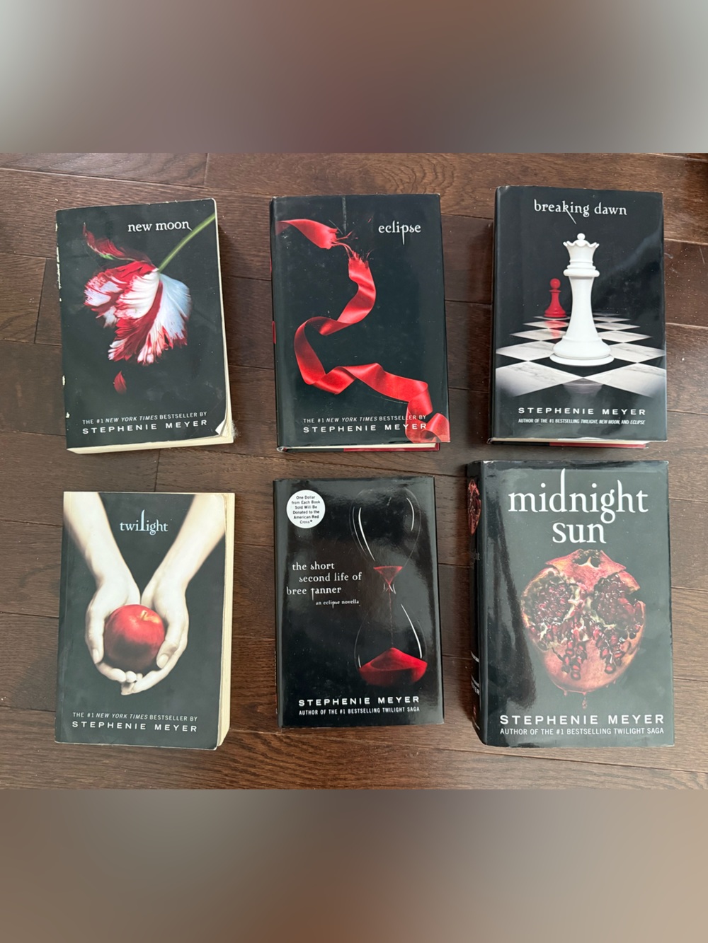 Twilight Saga Boxed Titles - Stephenie Meyer (Set of 6) - Black & Red Covers